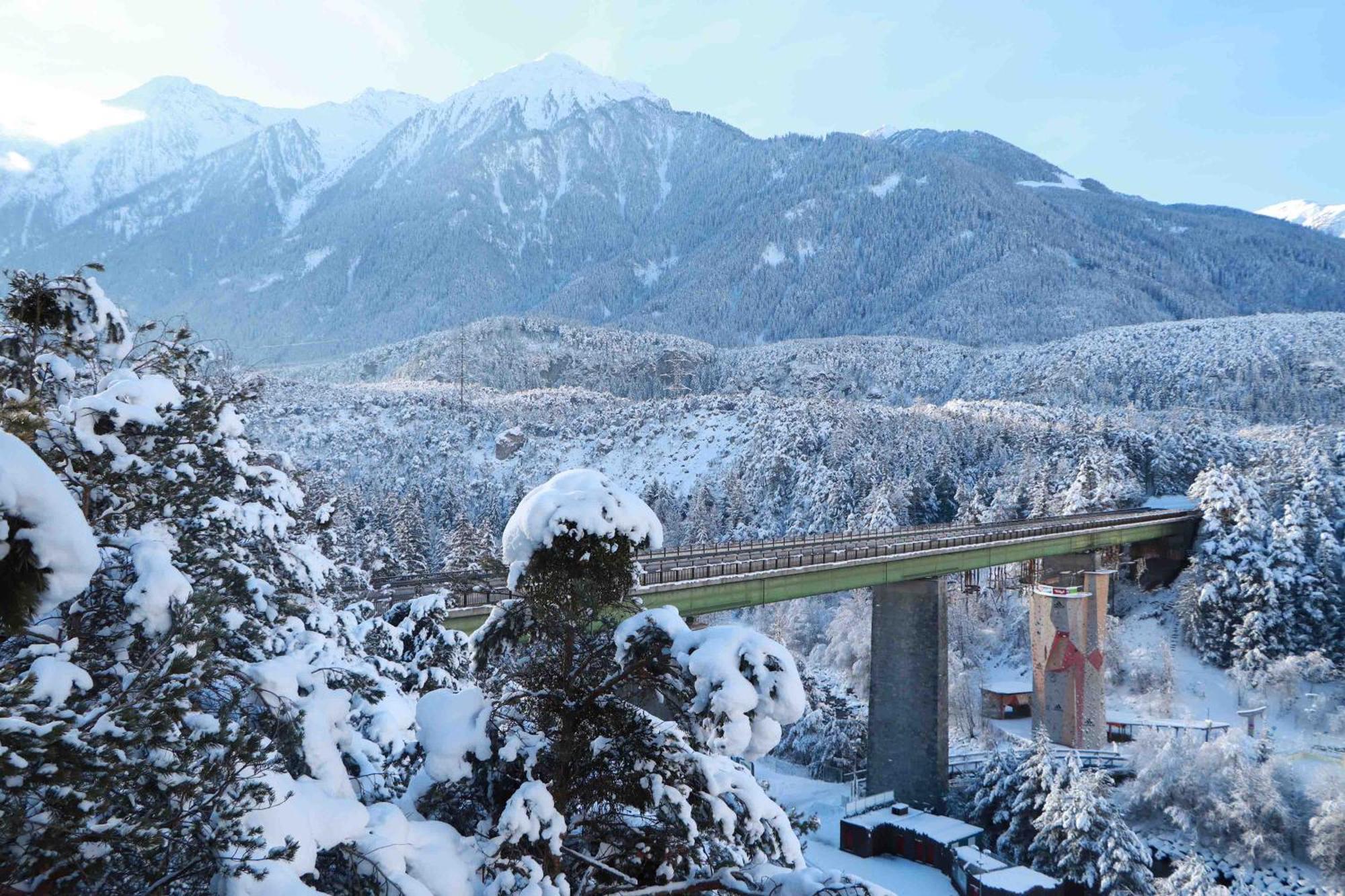 AREA 47 - Tirol Hotel Ötztal-Bahnhof Kültér fotó